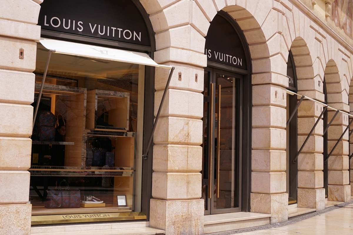 Louis Vuitton Owner Makes Bid For Tiffany